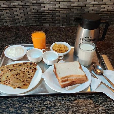 Hotel Radhe Continental Nainital Ngoại thất bức ảnh