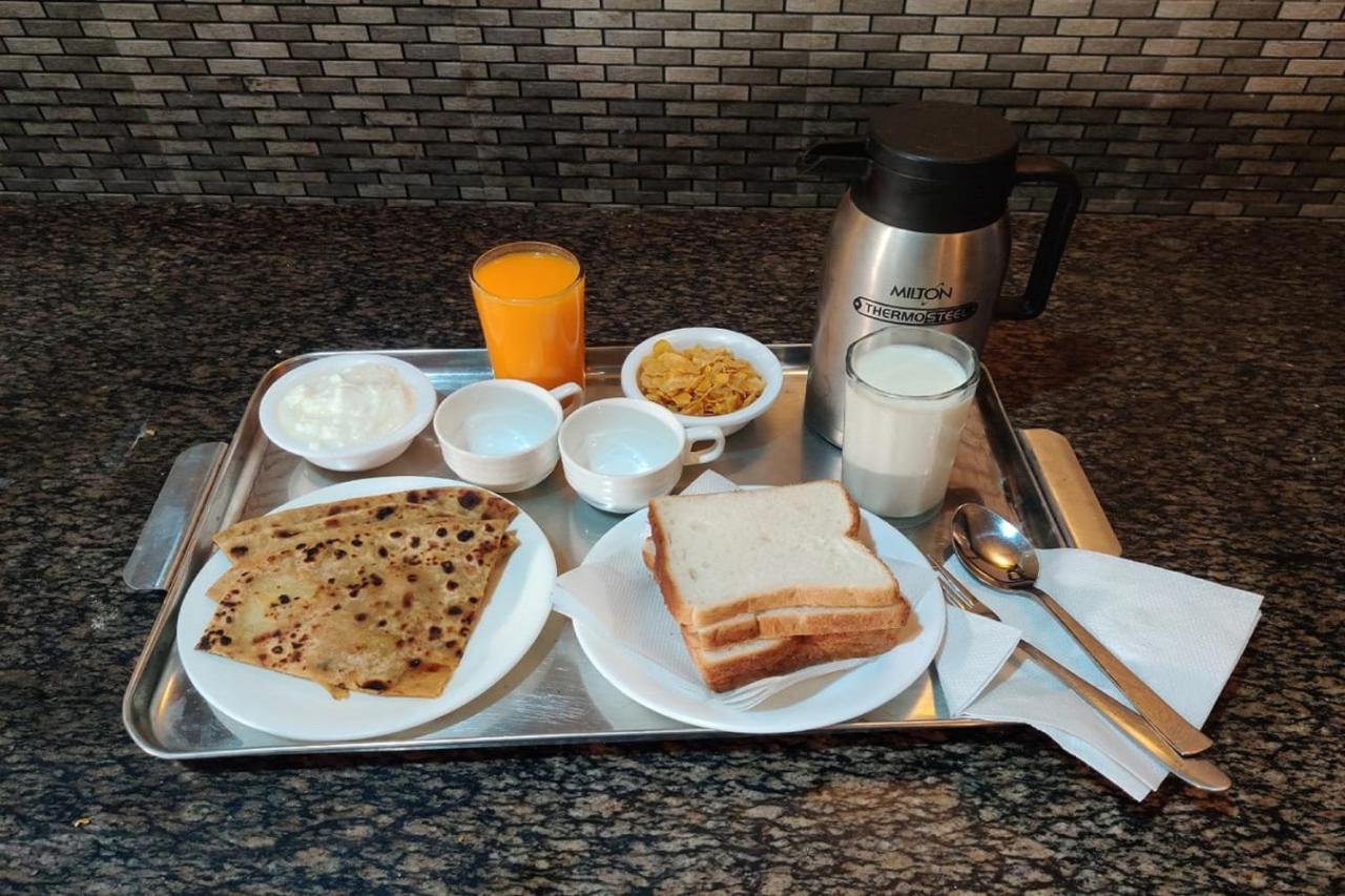 Hotel Radhe Continental Nainital Ngoại thất bức ảnh